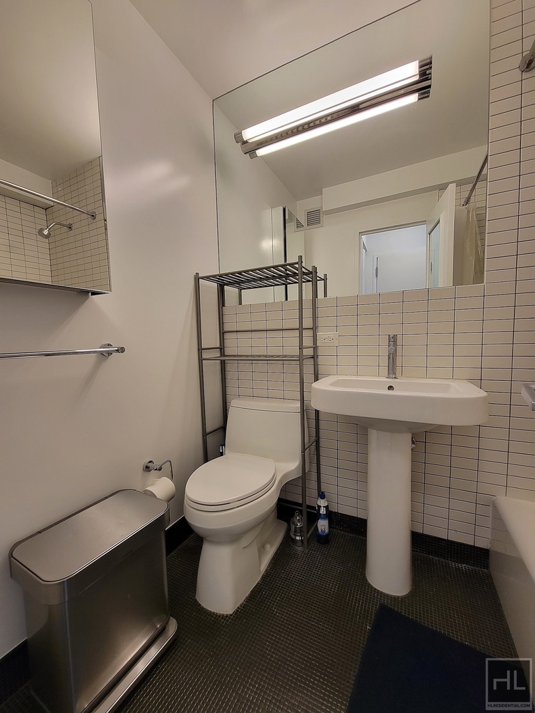 East 39th Street - Photo 8