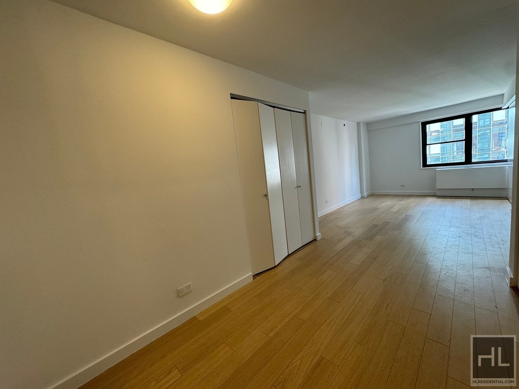 East 39th Street - Photo 2