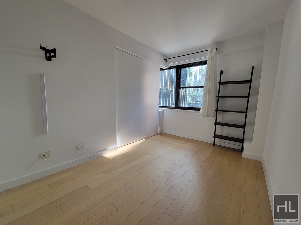 East 39th Street - Photo 5