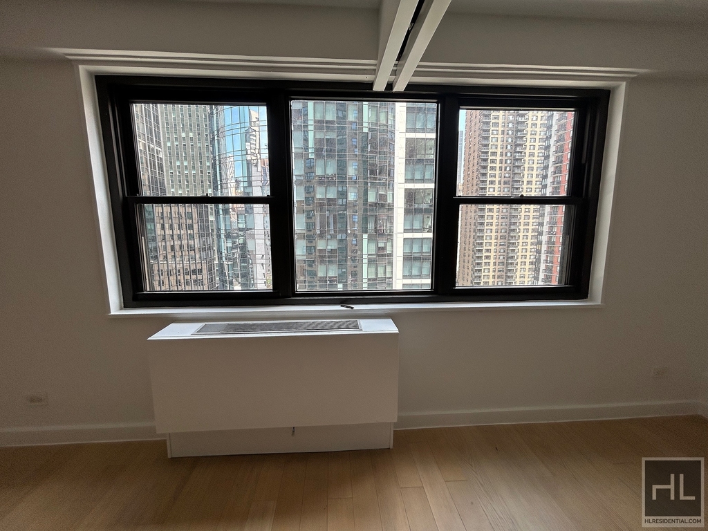 East 39th Street - Photo 6