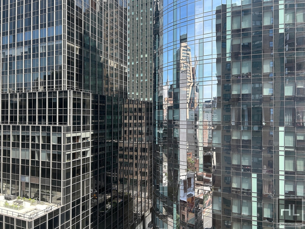 East 39th Street - Photo 9