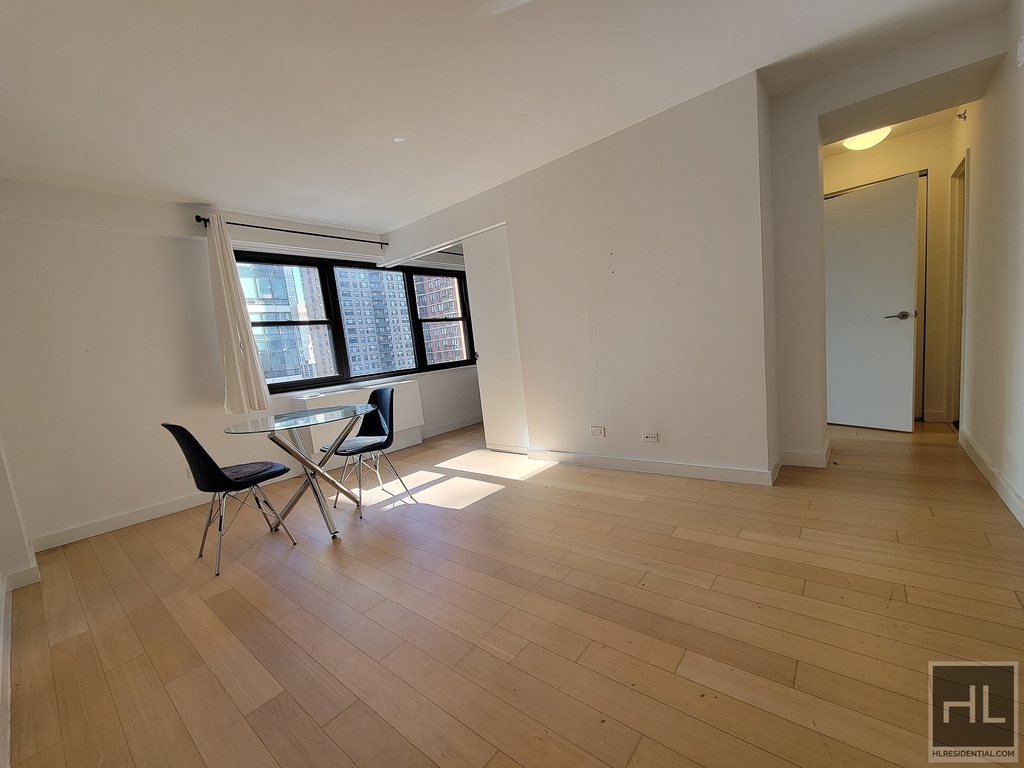 East 39th Street - Photo 3