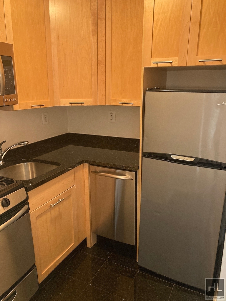 East 36 Street - Photo 4