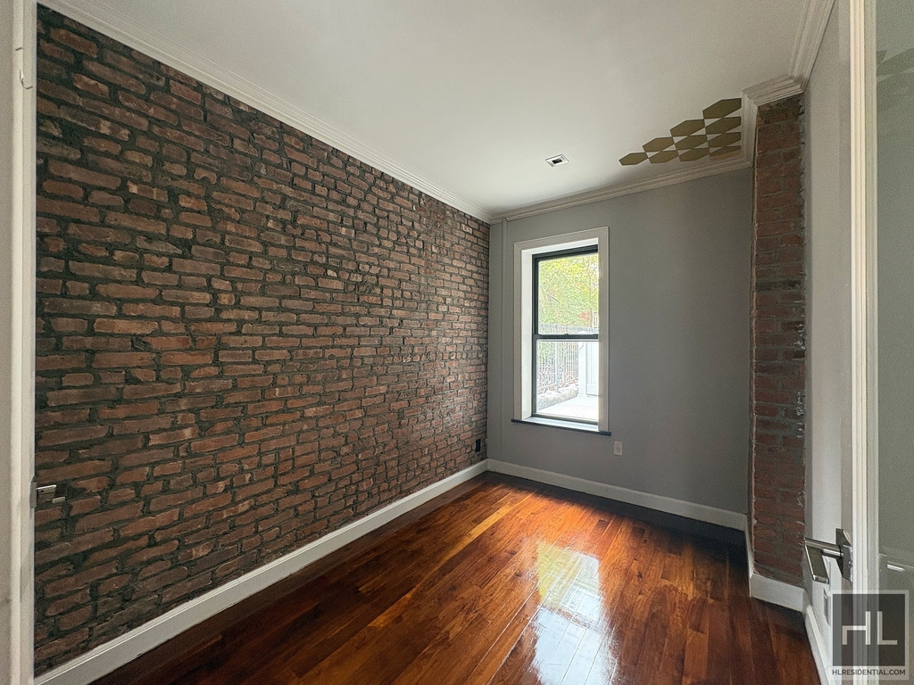 2 Avenue - Photo 4