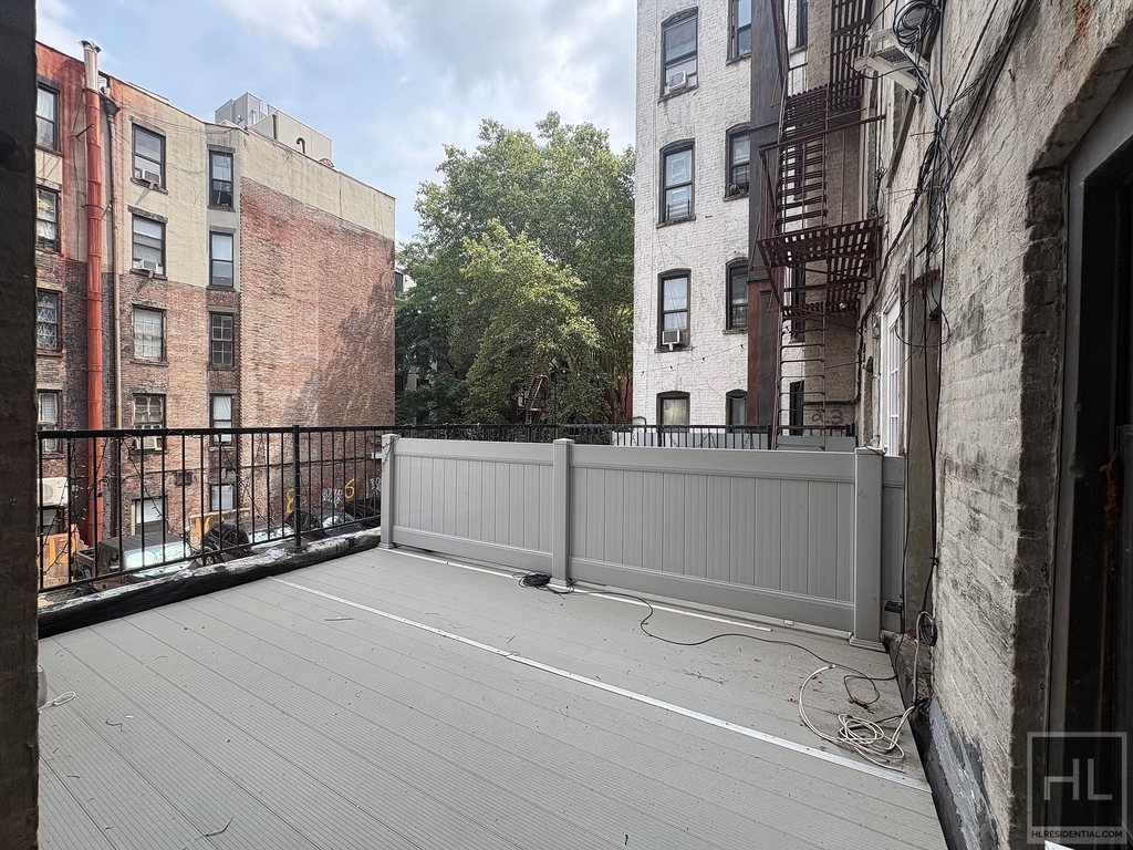 2 Avenue - Photo 5