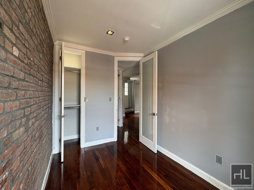 2 Avenue - Photo 6