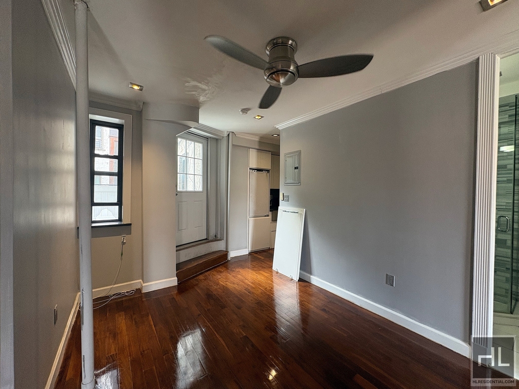 2 Avenue - Photo 3