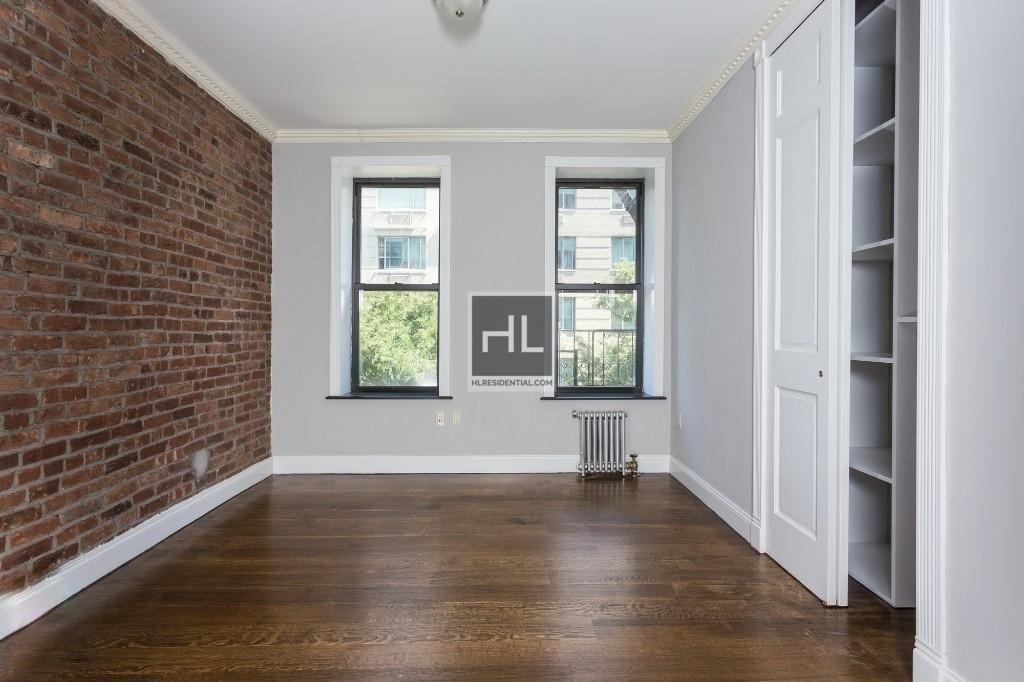 E 100th St - Photo 11