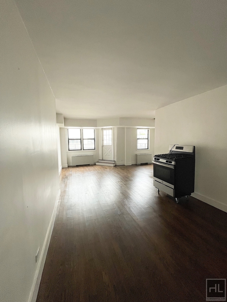 East 63 Street - Photo 4