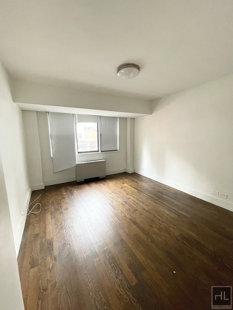 East 63 Street - Photo 5