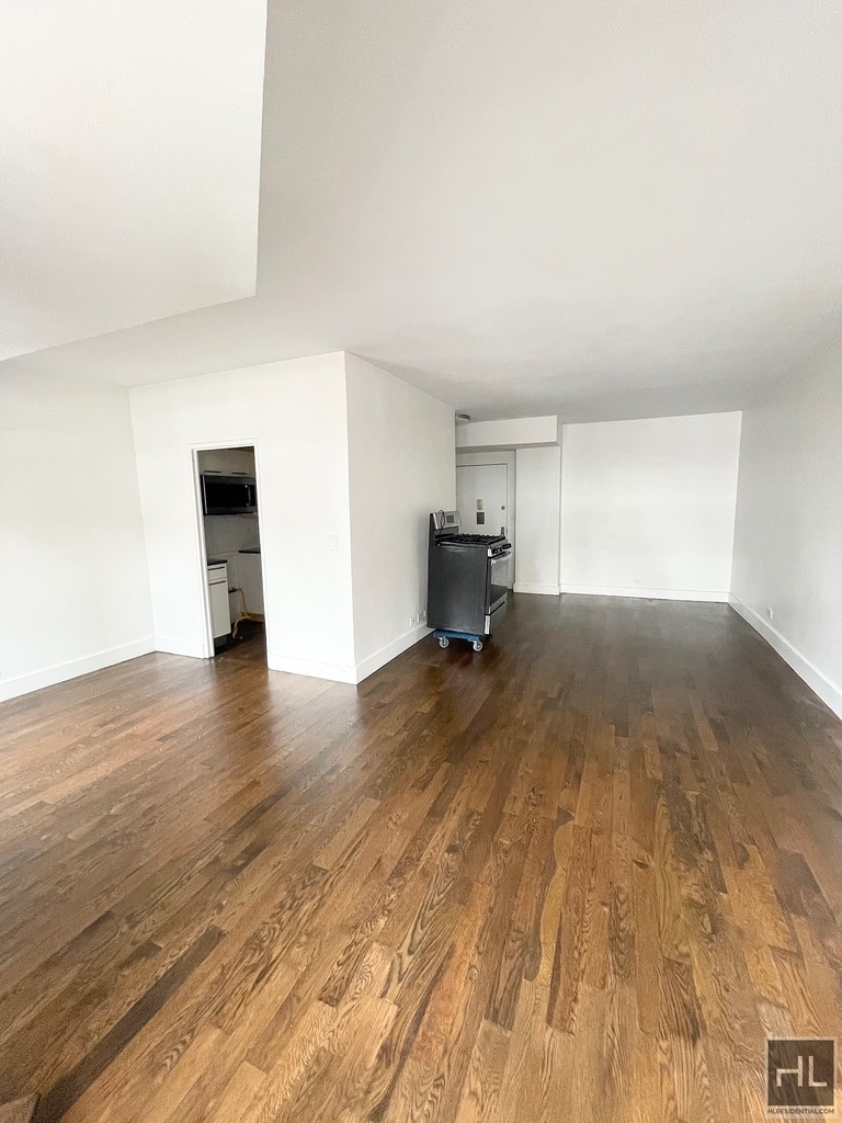 East 63 Street - Photo 3