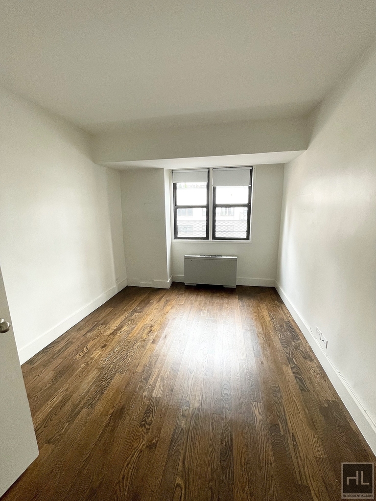 East 63 Street - Photo 7