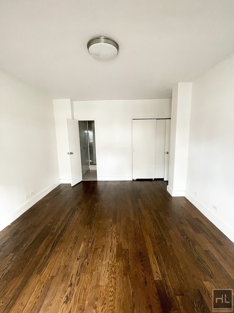 East 63 Street - Photo 6