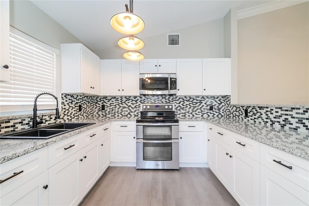602 Elfrida Way - Photo 2