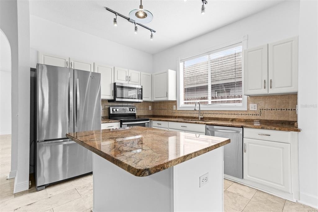 18120 Palm Breeze Drive - Photo 5
