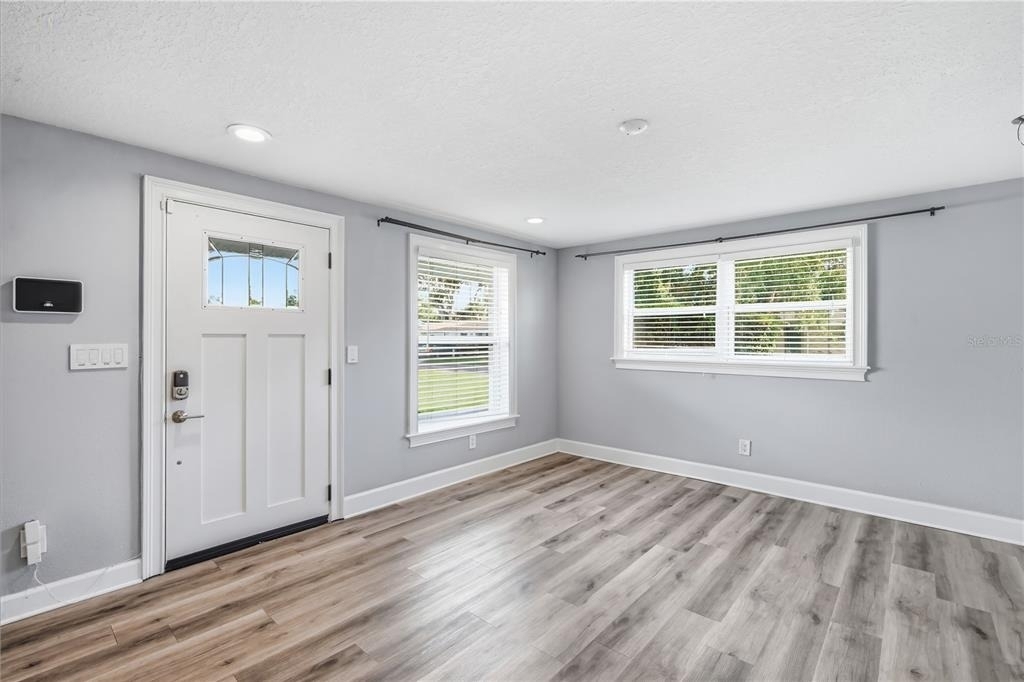 2707 W Kenmore Avenue - Photo 3
