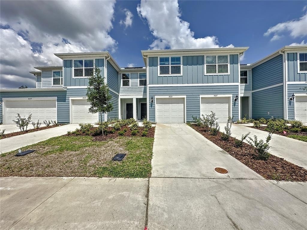4621 Sparkling Shell Avenue - Photo 0