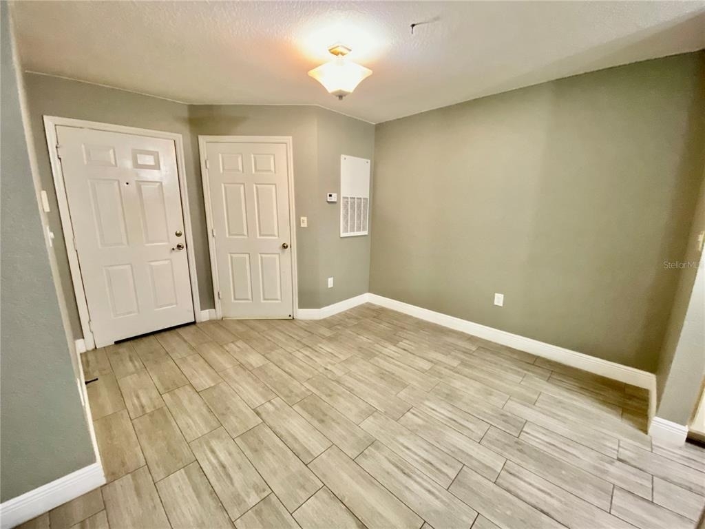 5447 Vineland Road - Photo 8