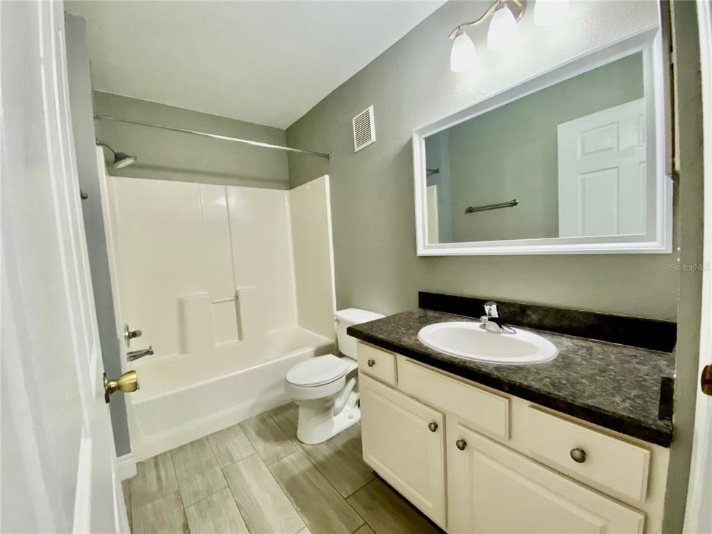 5447 Vineland Road - Photo 12