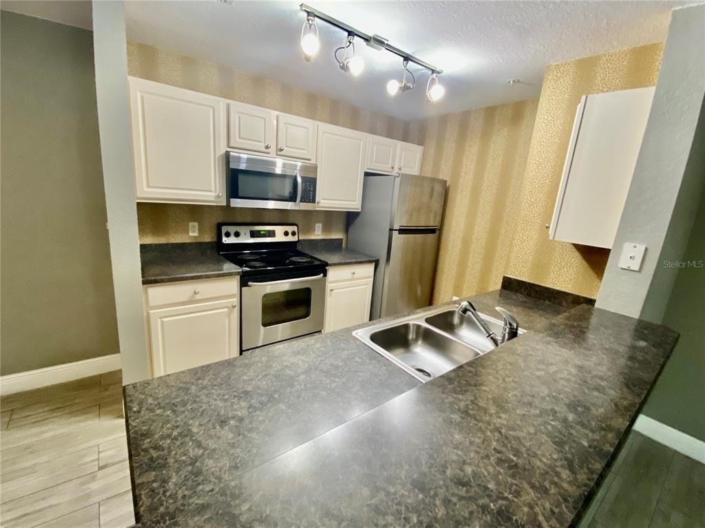 5447 Vineland Road - Photo 9