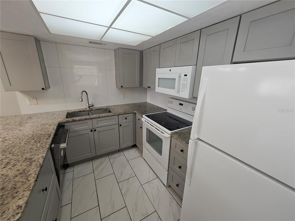 460 Base Avenue E - Photo 4