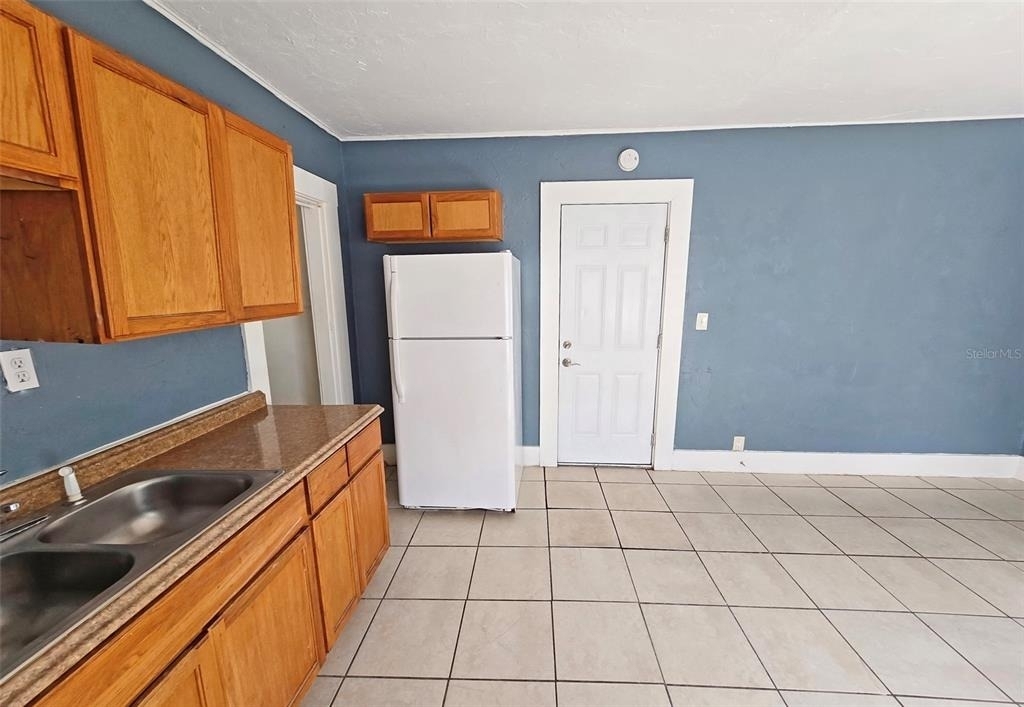 612 26th Street W - Photo 3