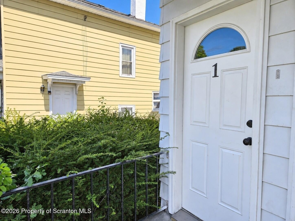 2510 Boulevard Avenue - Photo 2