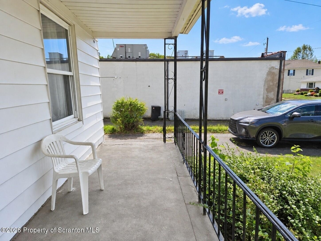 2510 Boulevard Avenue - Photo 1