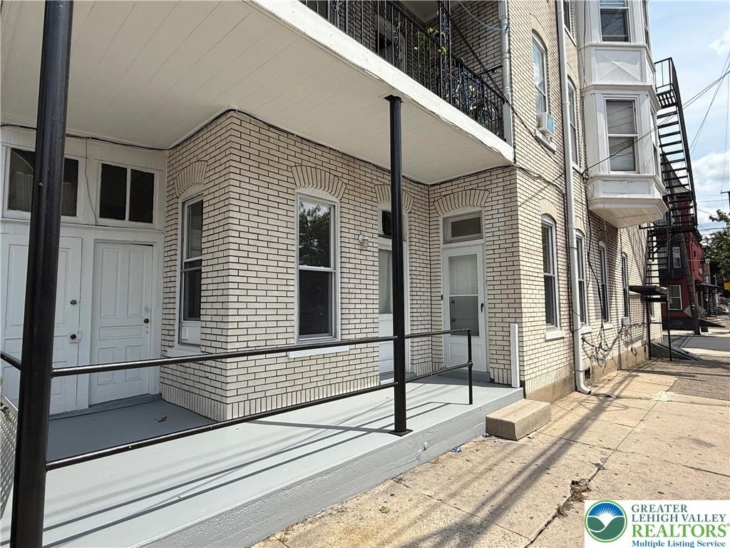 1149 W Turner - Photo 0