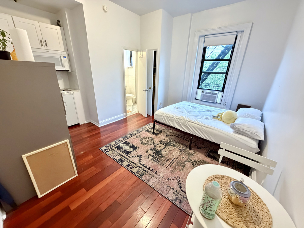 350 Greene Avenue - Photo 0