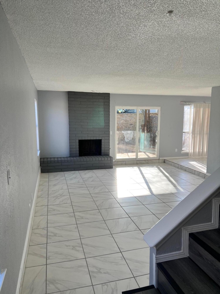 1502 Monte Sanders Lane - Photo 2