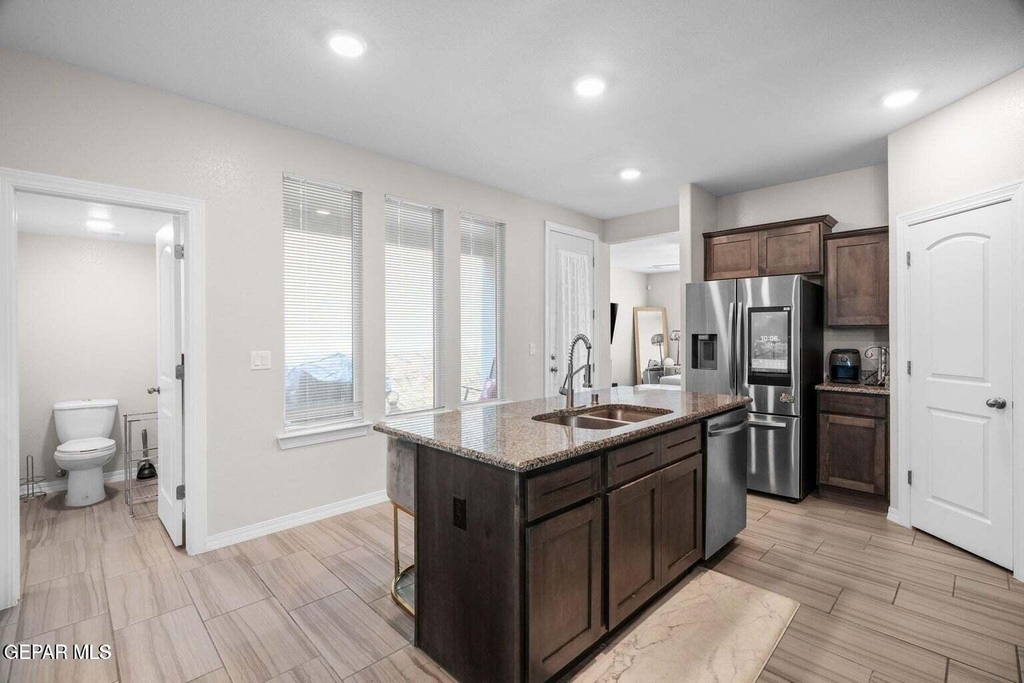 14947 Pebble Hills Boulevard - Photo 10