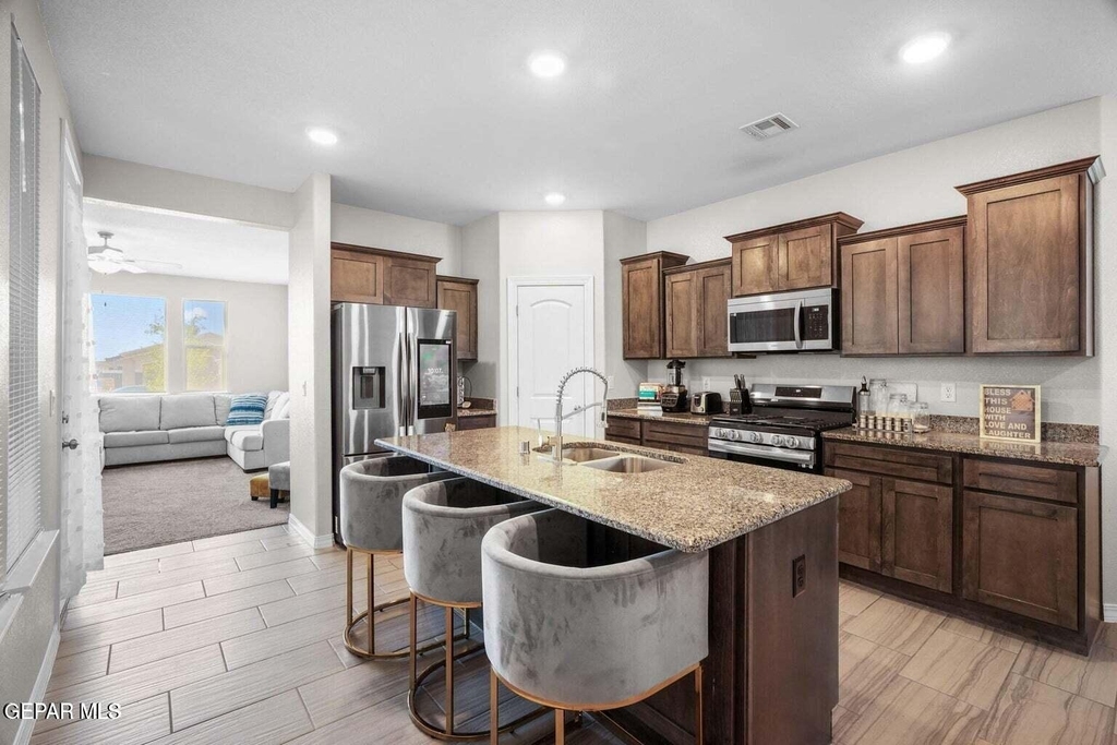 14947 Pebble Hills Boulevard - Photo 12