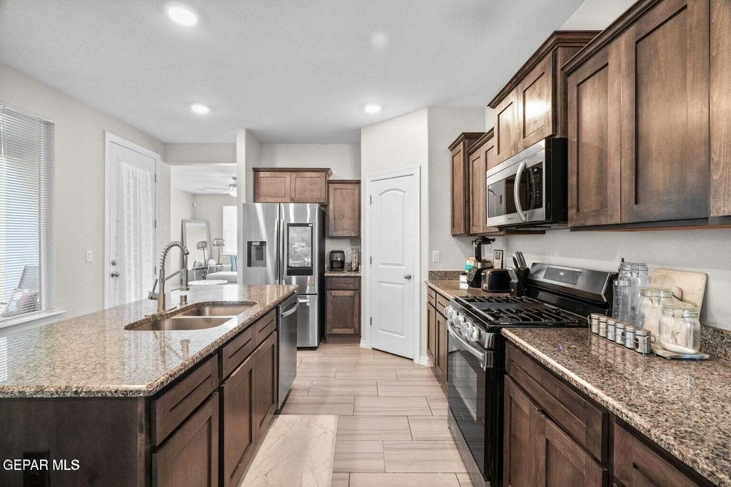 14947 Pebble Hills Boulevard - Photo 11