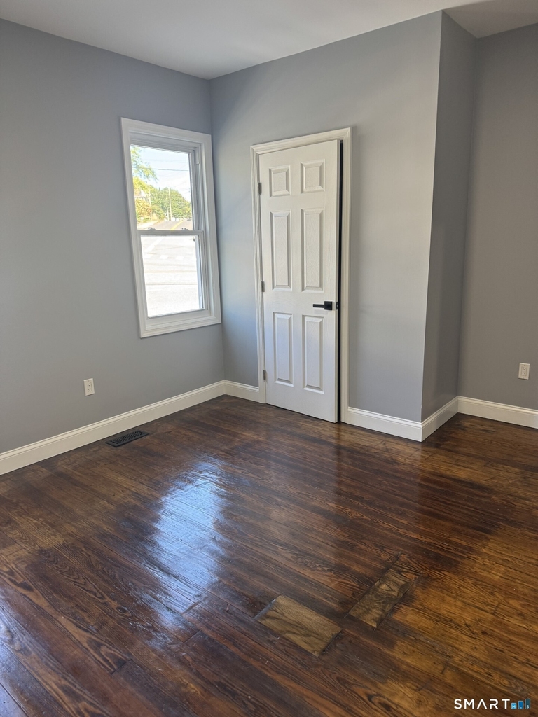 8 Bridgeport Avenue - Photo 4