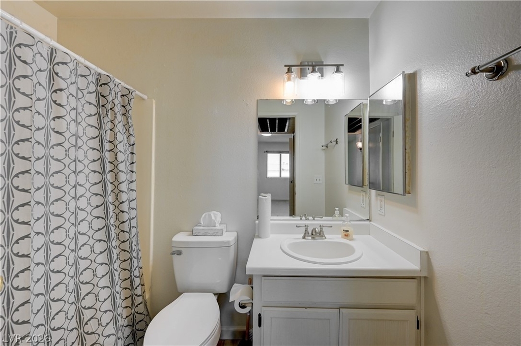 1381 E University Avenue - Photo 8