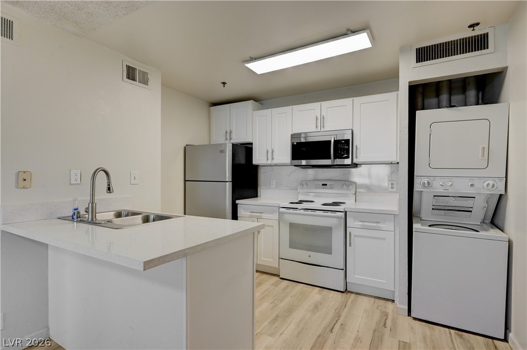 1381 E University Avenue - Photo 3