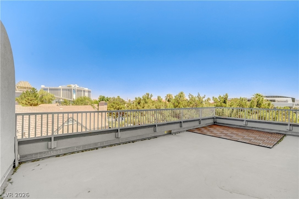360 E Desert Inn Road - Photo 23