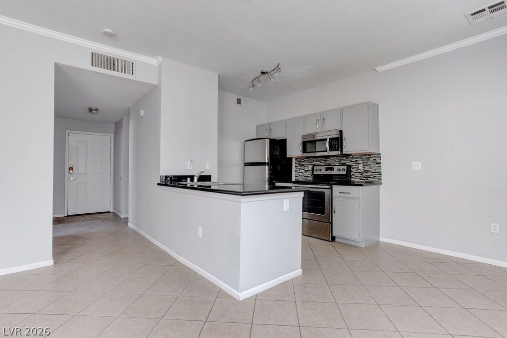 2900 Sunridge Heights Parkway - Photo 18