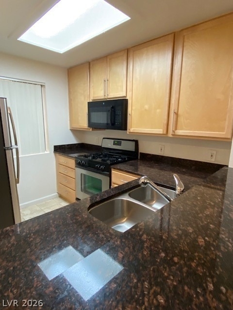 210 E Flamingo Road - Photo 4