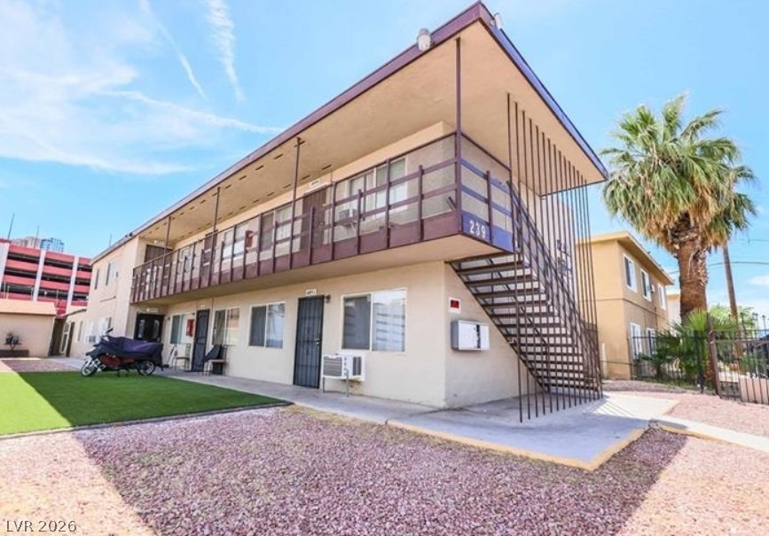 239 W Cleveland Avenue - Photo 4