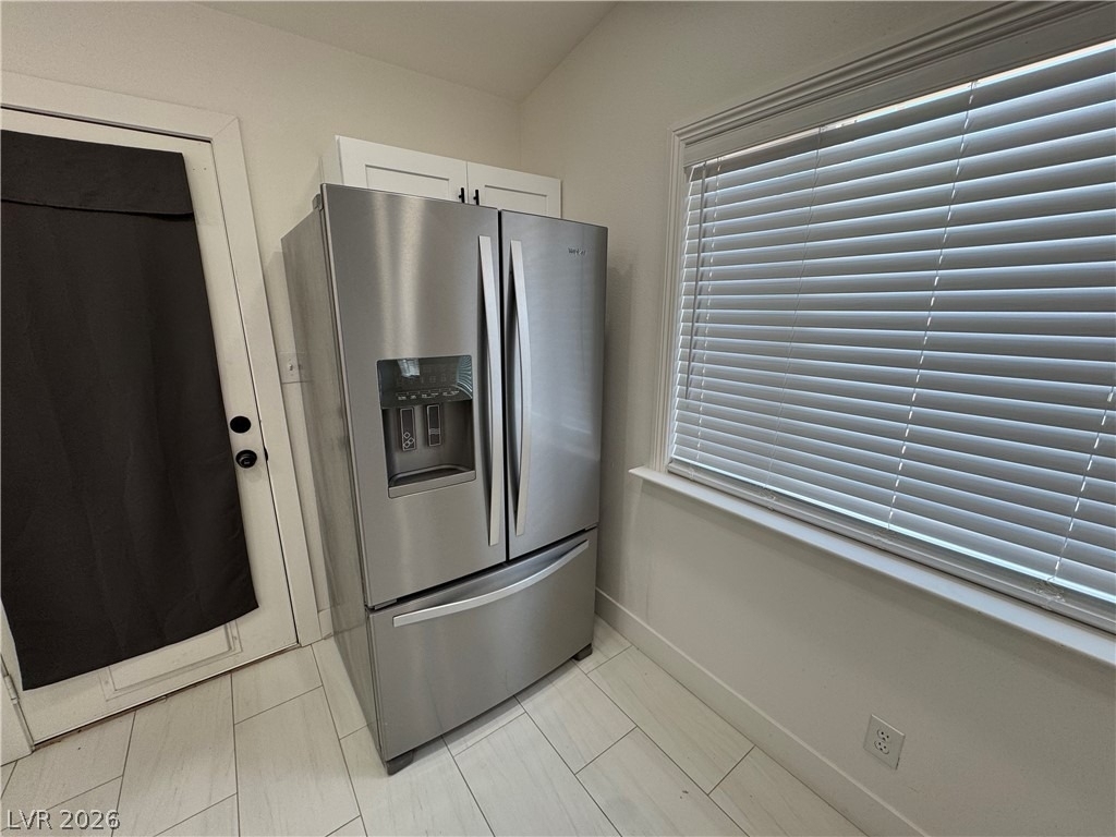 150 Metropolitan Drive - Photo 2