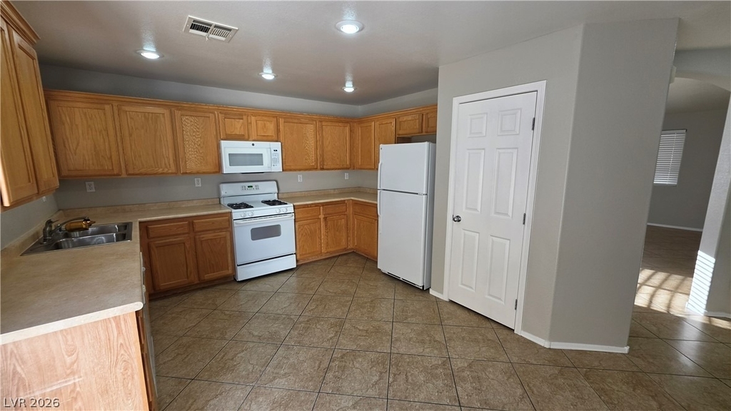 5769 Old Colony Drive - Photo 2