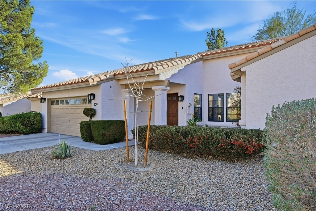 250 Garfield Drive - Photo 3