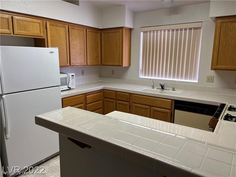 930 Stetson Drive - Photo 2
