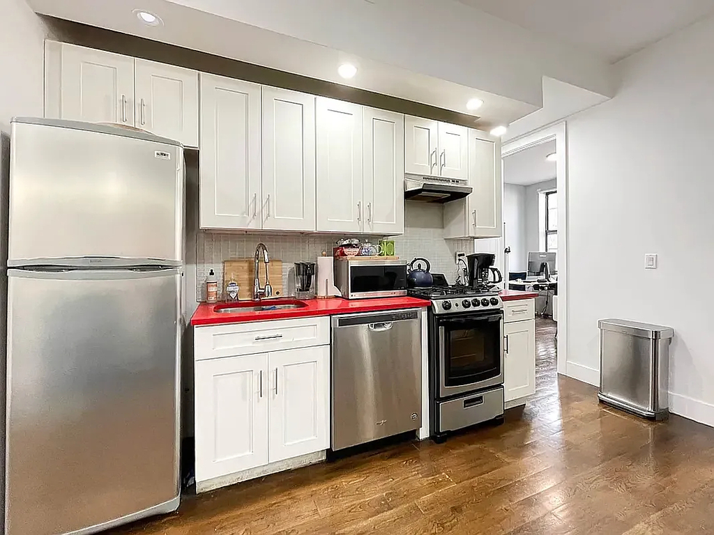 733 Dekalb Avenue 3F - Photo 2