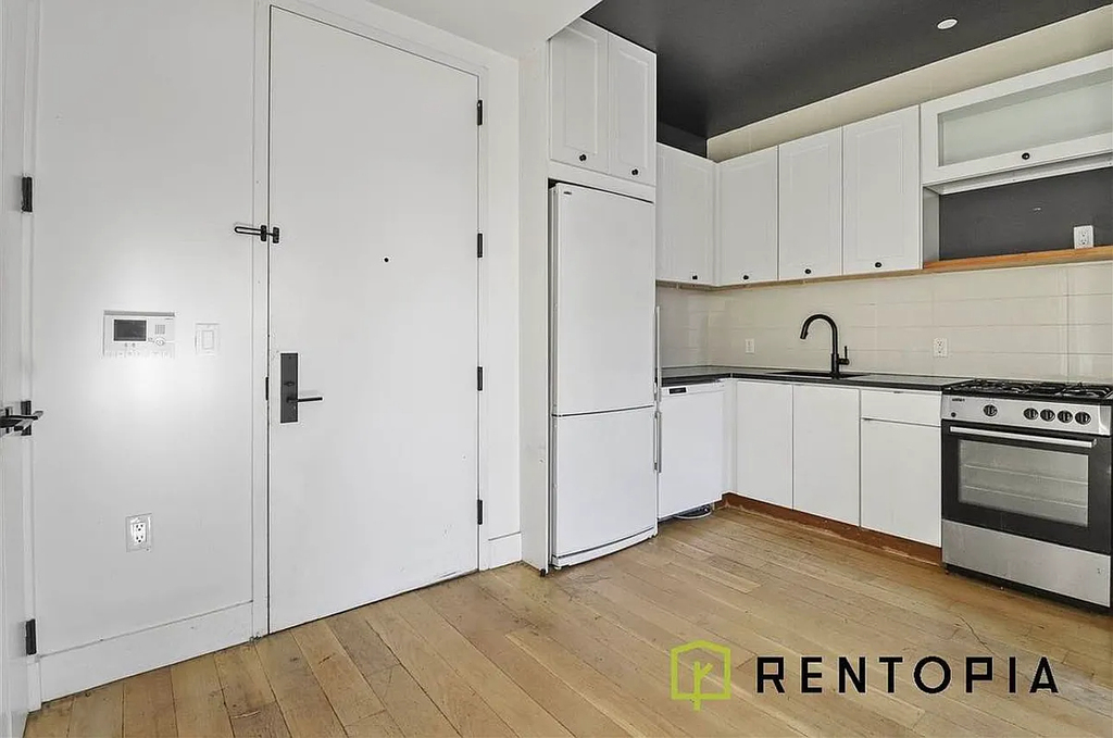 894 Bushwick Avenue 5A - Photo 5