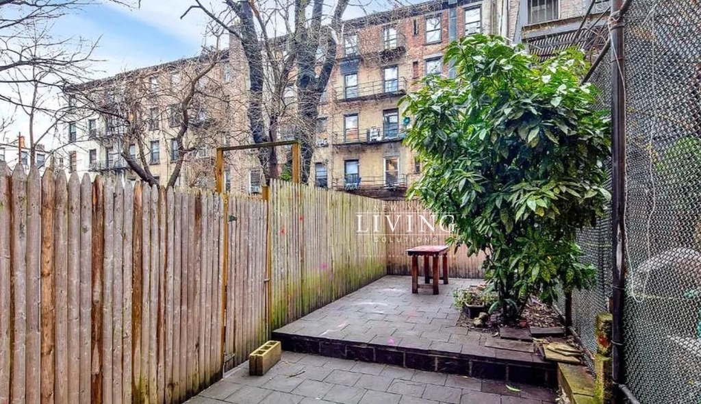 East 7th Street - Photo 1
