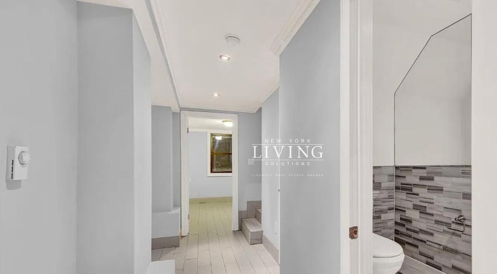 East 7th Street - Photo 7