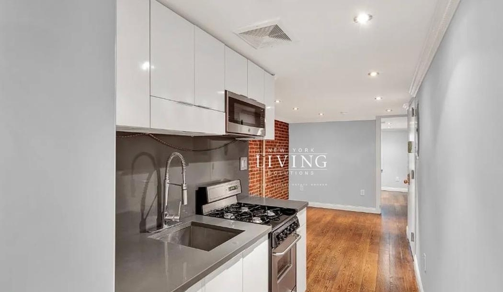 East 7th Street - Photo 6